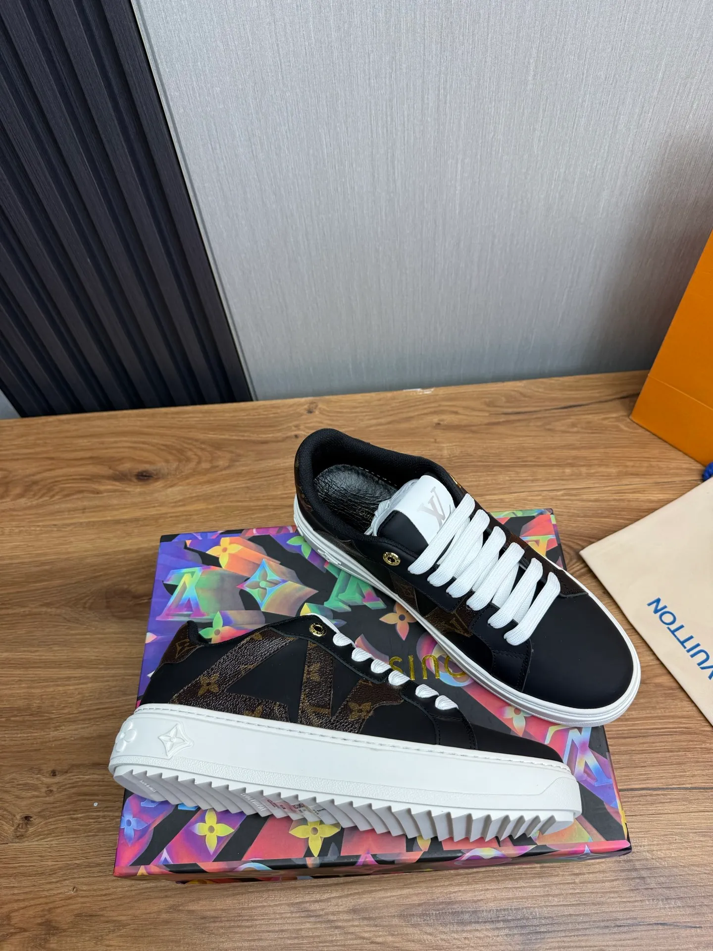 Men's shoes 💰520💰 LOUIS VUITTON [Luden Yiwei] The new trendy Lv is on the market 🎁, casual and fashionable men's shoes 👟 The upper is made of imported silk cowhide + cowhide mesh lining, the original wear-resistant rubber outsole, the version is simple and elegant, exclusive for trendy men. 38-44